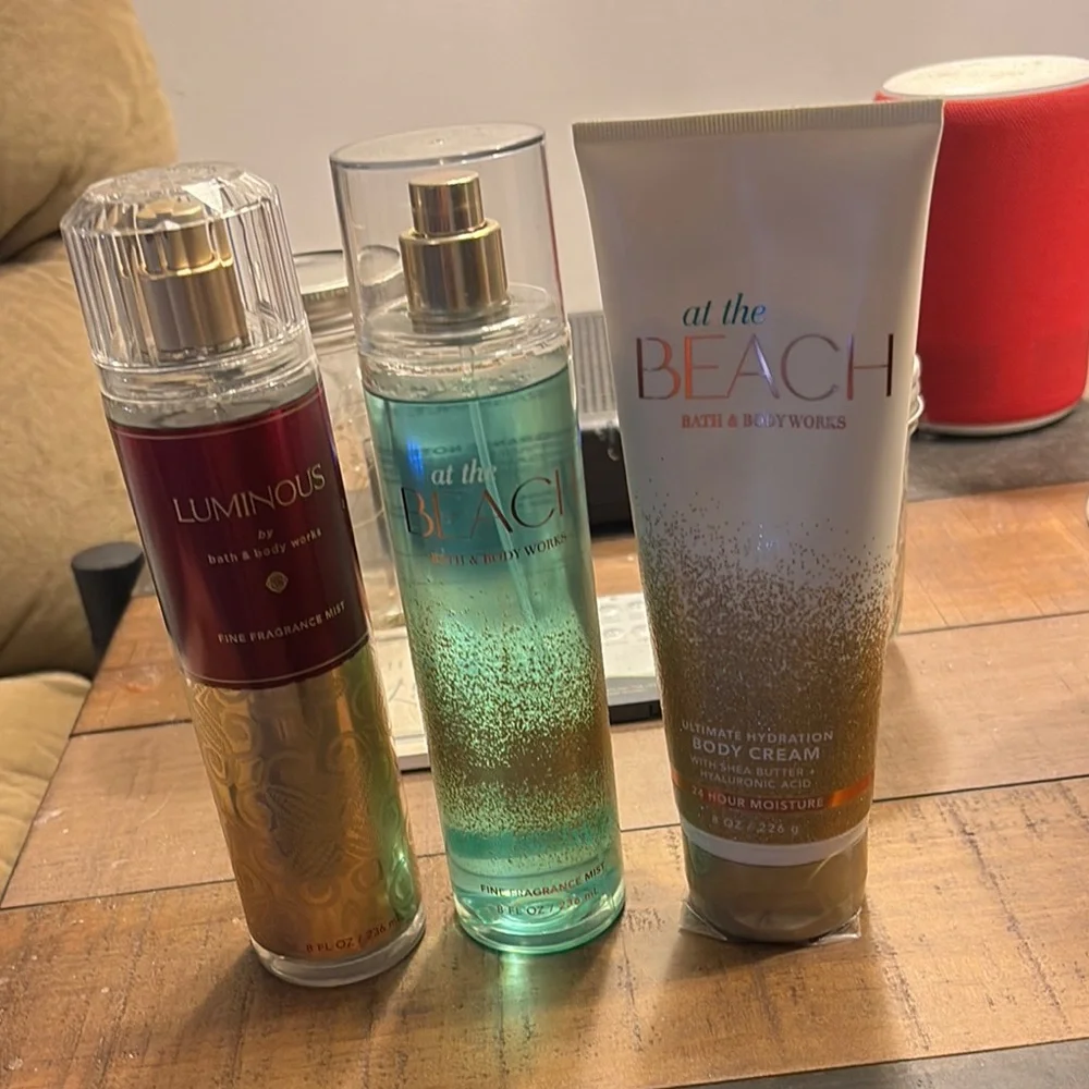 Bath & Body Works Gold and Blue Moisturizer and Body Oil Set